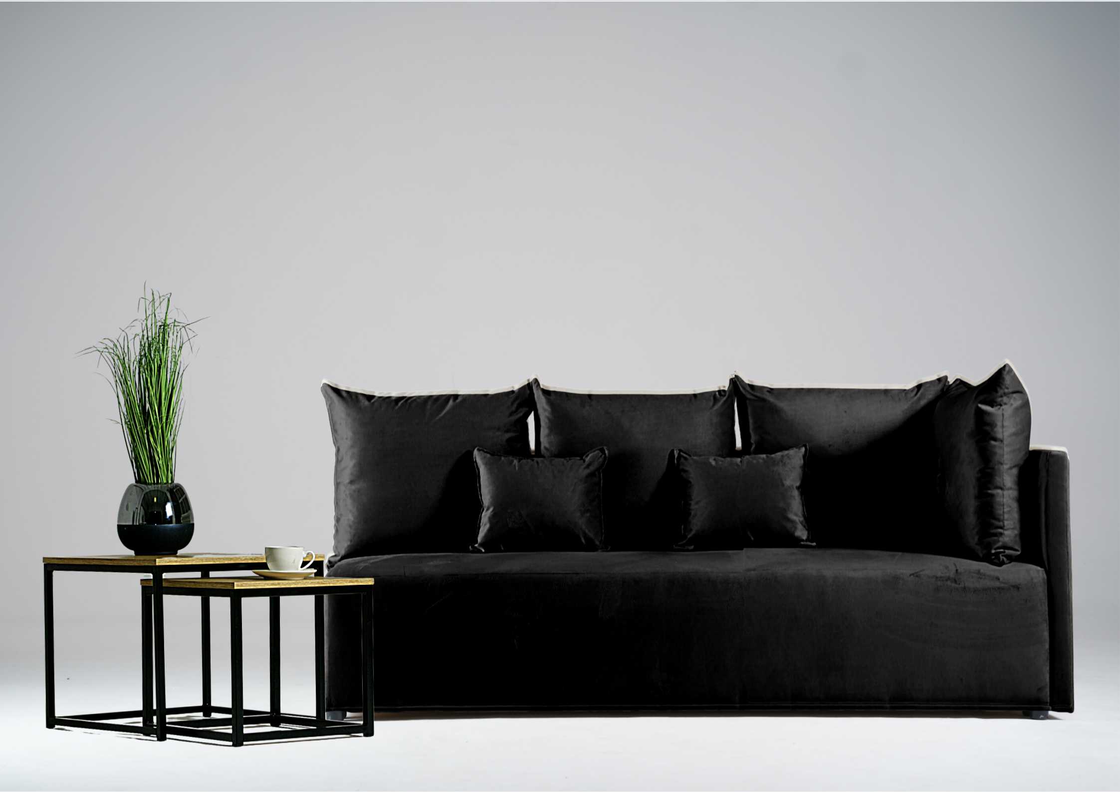 Czarna sofa do salonu